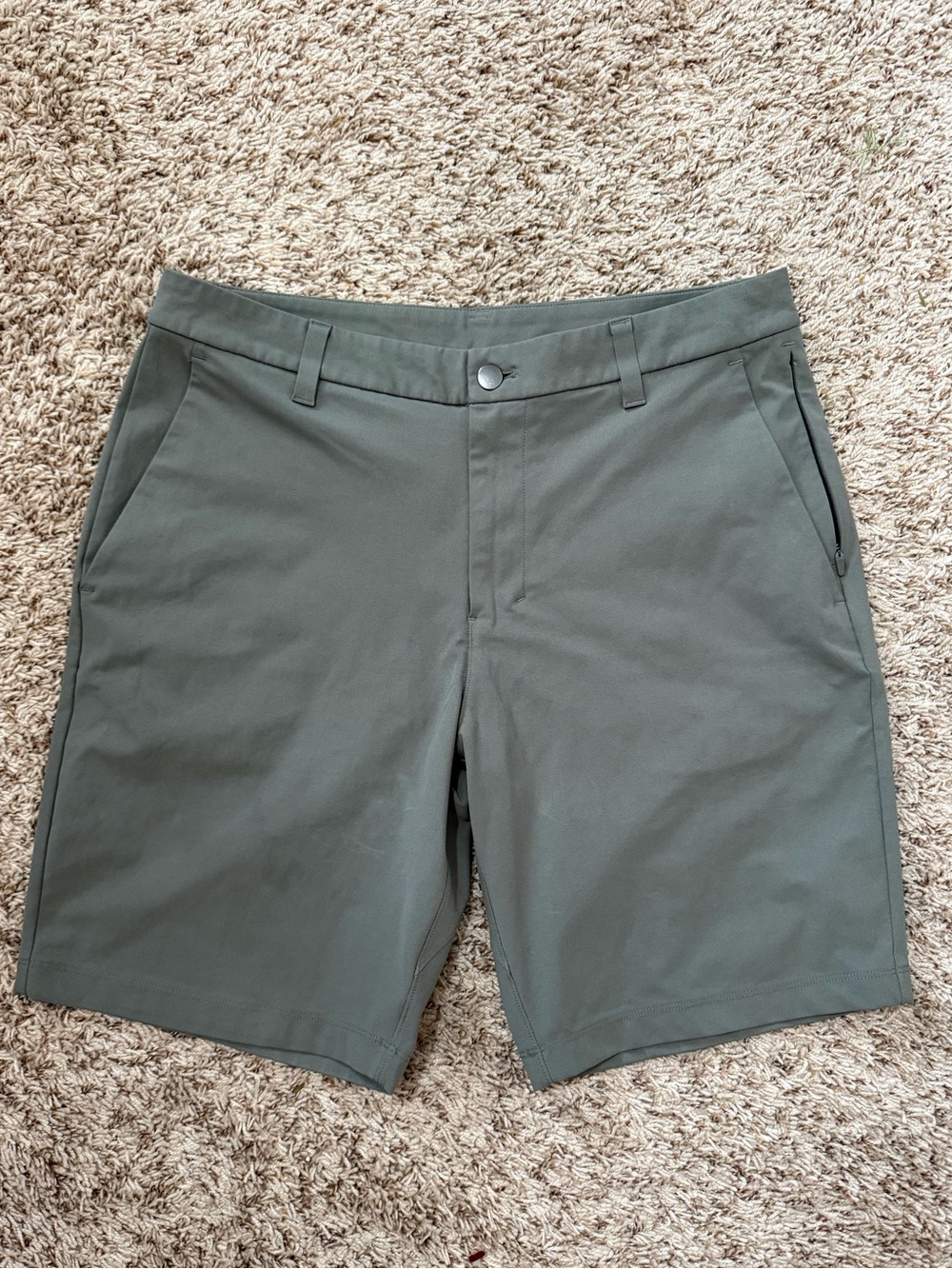 NWOT Lulumenon Men’s Commission Classic-Fit Short 9" Warpstreme - Size 33